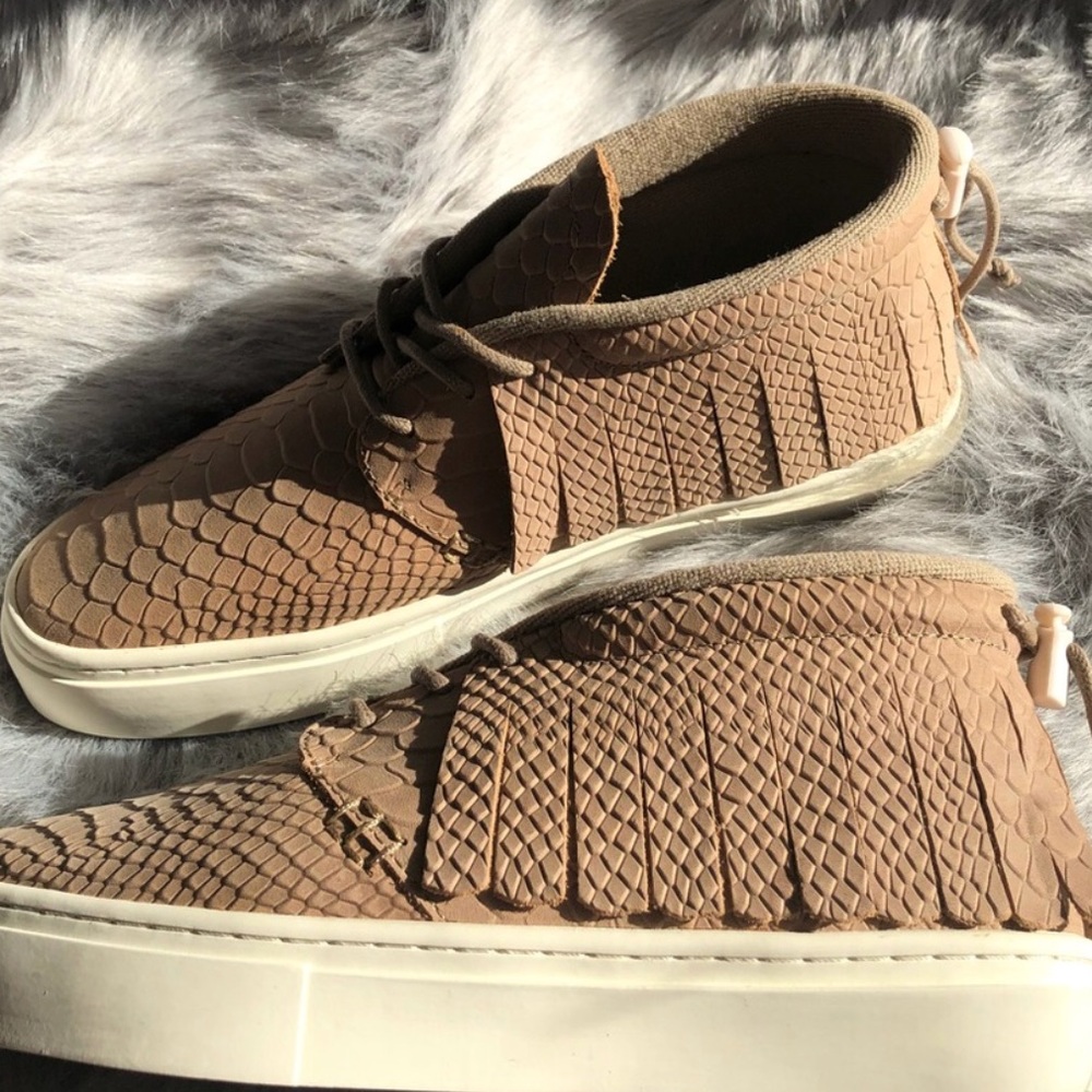 Fringe SNEAKERS Snakeskin pattern NEW NIB - Picture 3 of 7